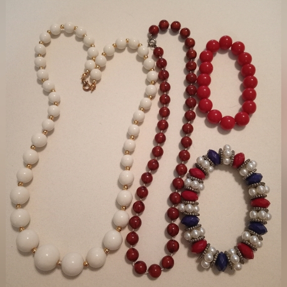 unknown Jewelry - #485.  4 Piece Acrylic Necklace And Bracelet Bundle